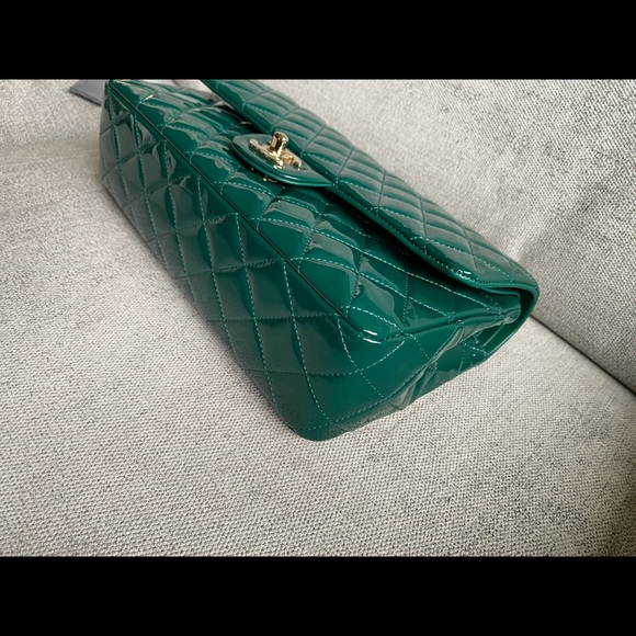 SOLD Chanel medium double flap in green patent leather gold hardware - Picture 9 of 12